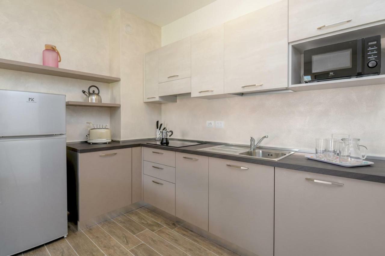 Corte Fasanella - Apartment Lilla Toscolano Maderno Luaran gambar